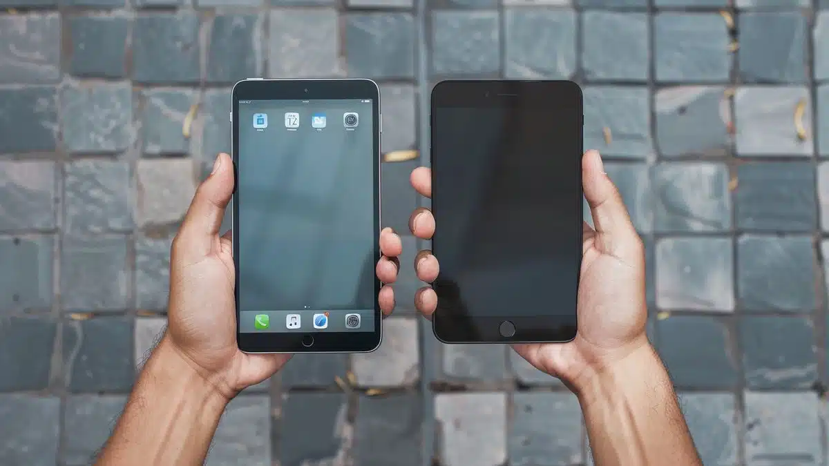 Hands holding iPad Air and iPhone Plus, showing compatibility labels.